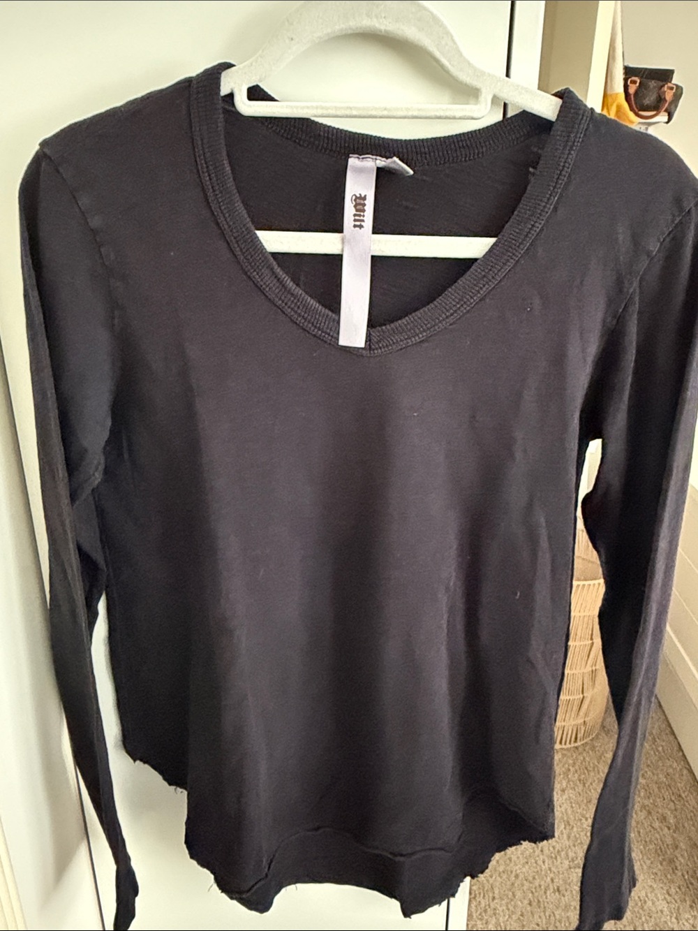 Wilt Black Long-Sleeve Scoop Neck Top. Size: Small